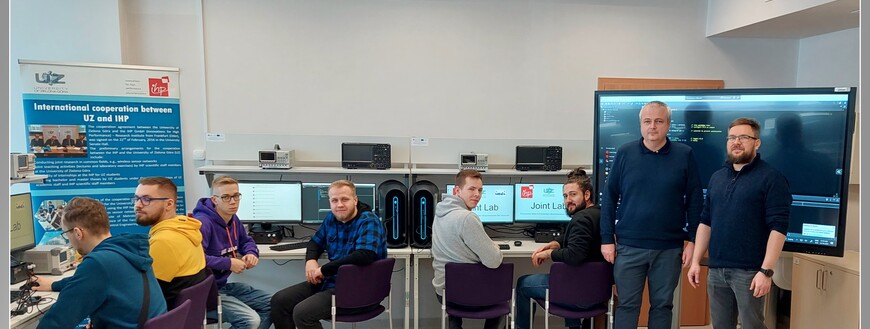 Pierwsze zajęcia w laboratorium Joint Lab IHP UZ / Aktualności