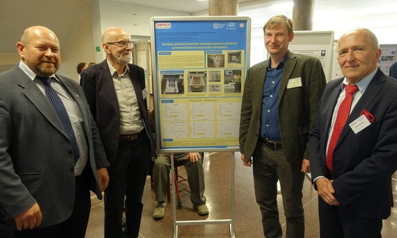 Prezentacja prac związanych z projektem CompDIB na Konferencji PPM'25 w formie plakatu pt. "Badania współczynników temperaturowych czteroportowych wzorców impedancji"